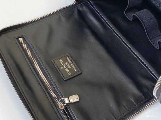 POUCH TOILETRY LOUIS VUITTON 0723